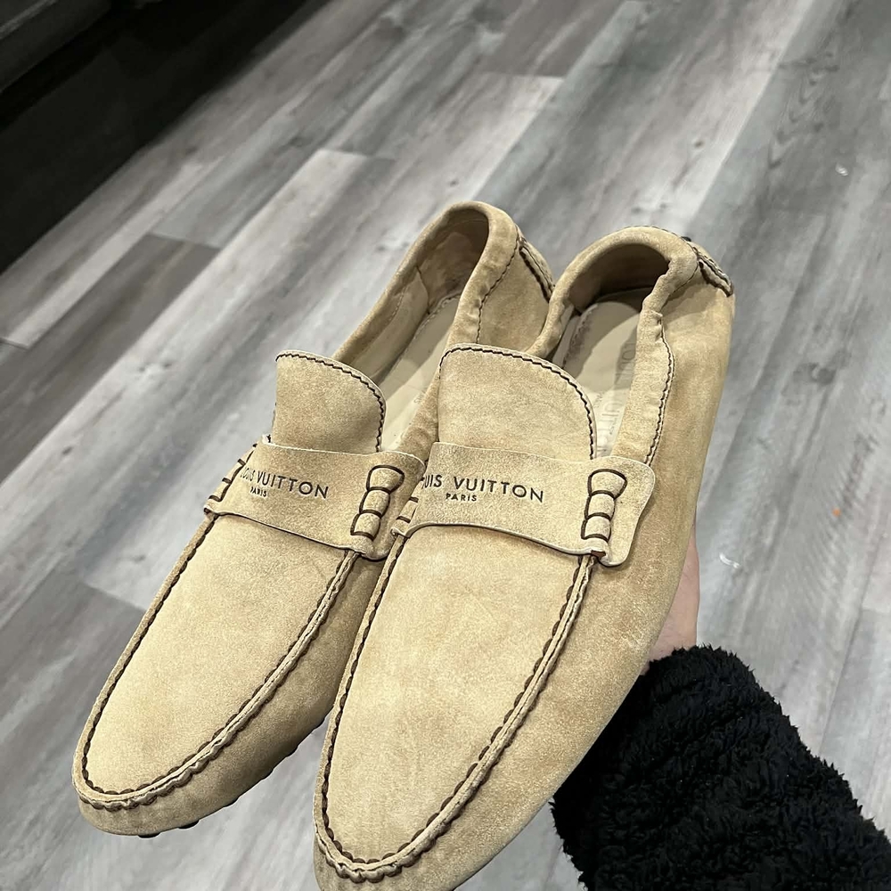 Louis Vuitton Men’s Suede Driving Loafers in Tan Small Details Photos - Picture 3 of 12